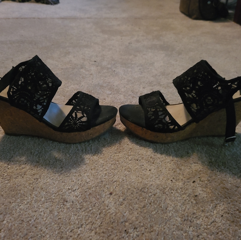 Shoes - Picture 4 of 6